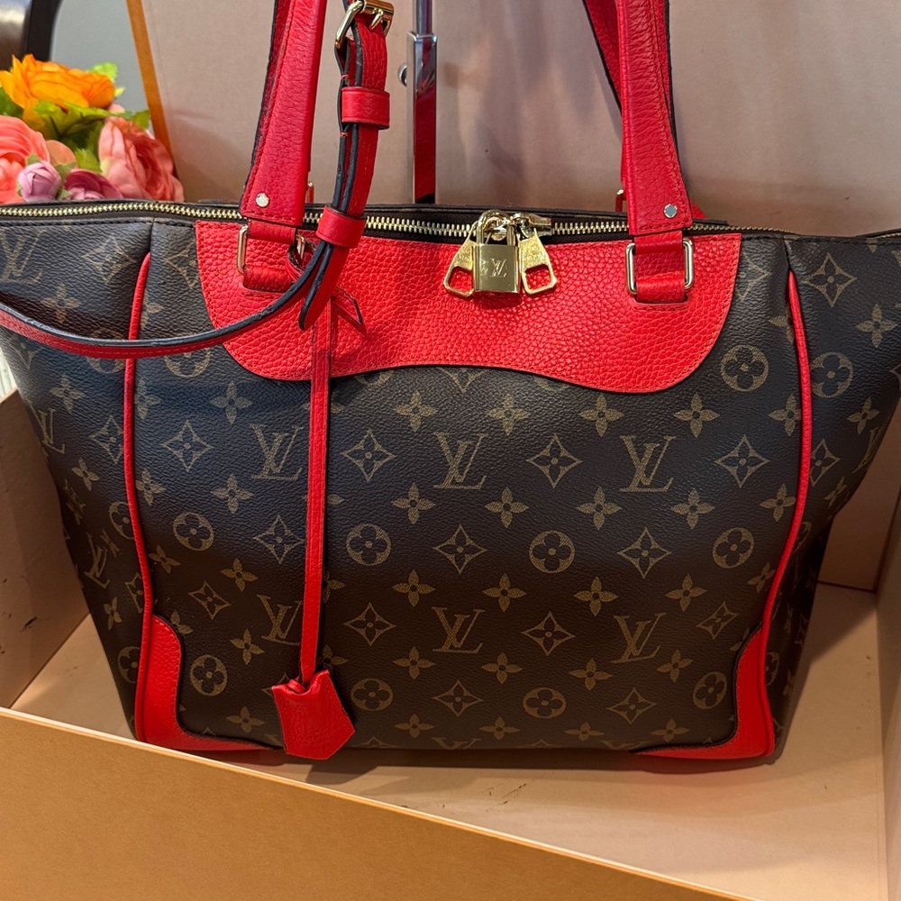 📌SOLD📌 Authentic Louis Vuitton Estella Coquelico NM bag - Picture 4 of 17